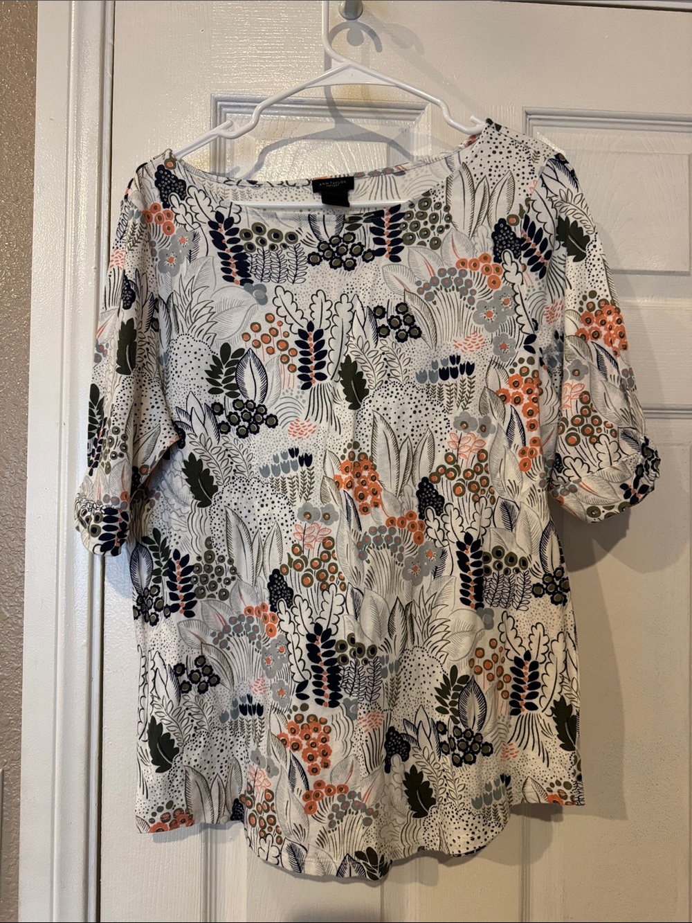 Ann Taylor White Short Sleeve Top with Coral & Navy Botanical Print